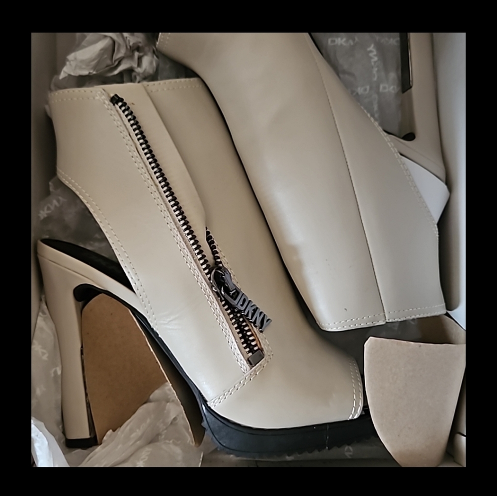 DKNY HIGHT HEELS size 9 new in box